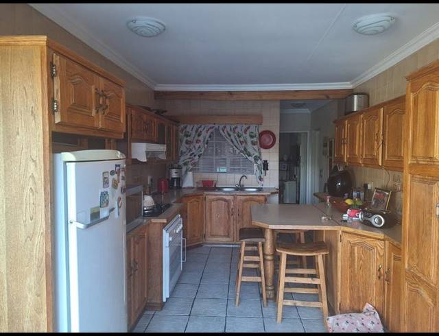 3 BEDROOM HOUSE FOR SALE IN DALPARK EXT 1